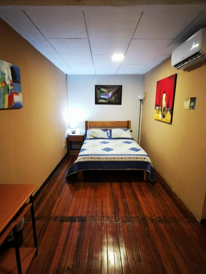 Toucan Hostel Alajuela Buitenkant foto